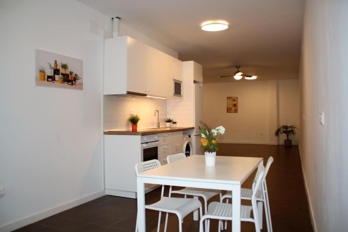 La Caramba Amplio Apartamento En La Playa Malaga Luaran gambar