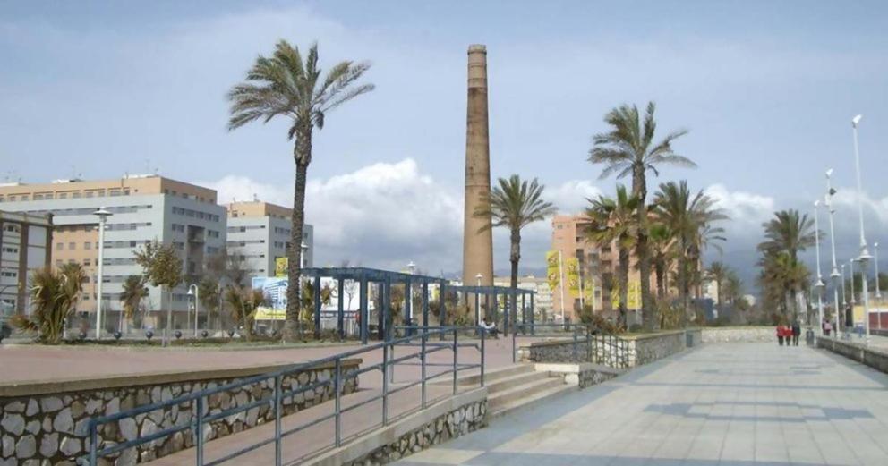 La Caramba Amplio Apartamento En La Playa Malaga Luaran gambar
