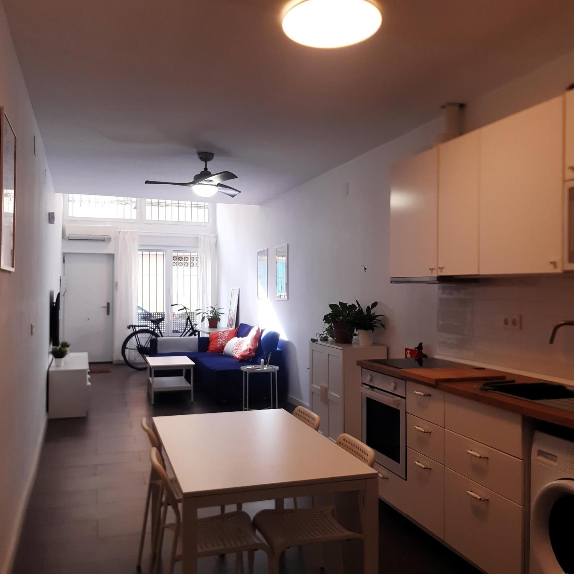 La Caramba Amplio Apartamento En La Playa Malaga Luaran gambar