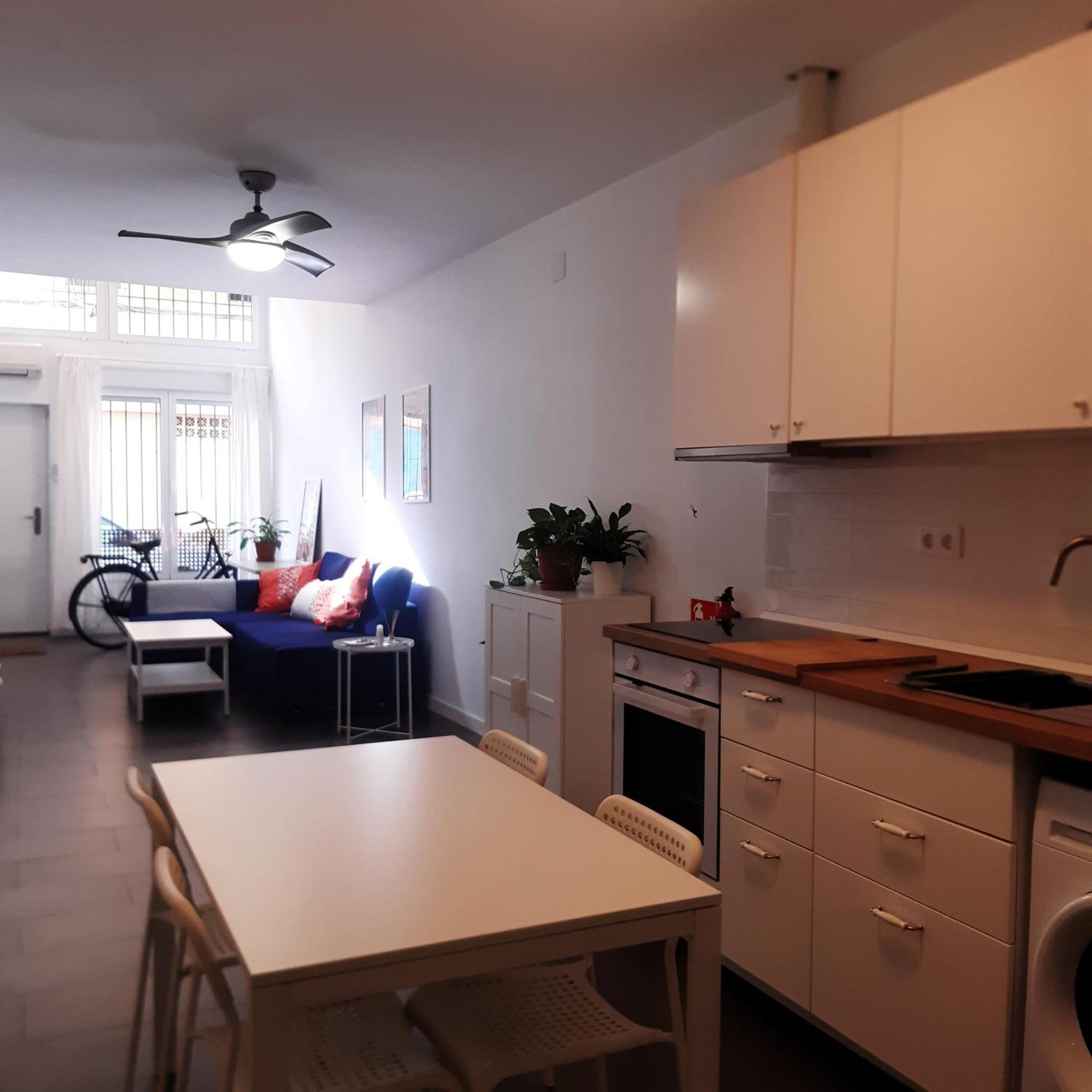 La Caramba Amplio Apartamento En La Playa Malaga Luaran gambar