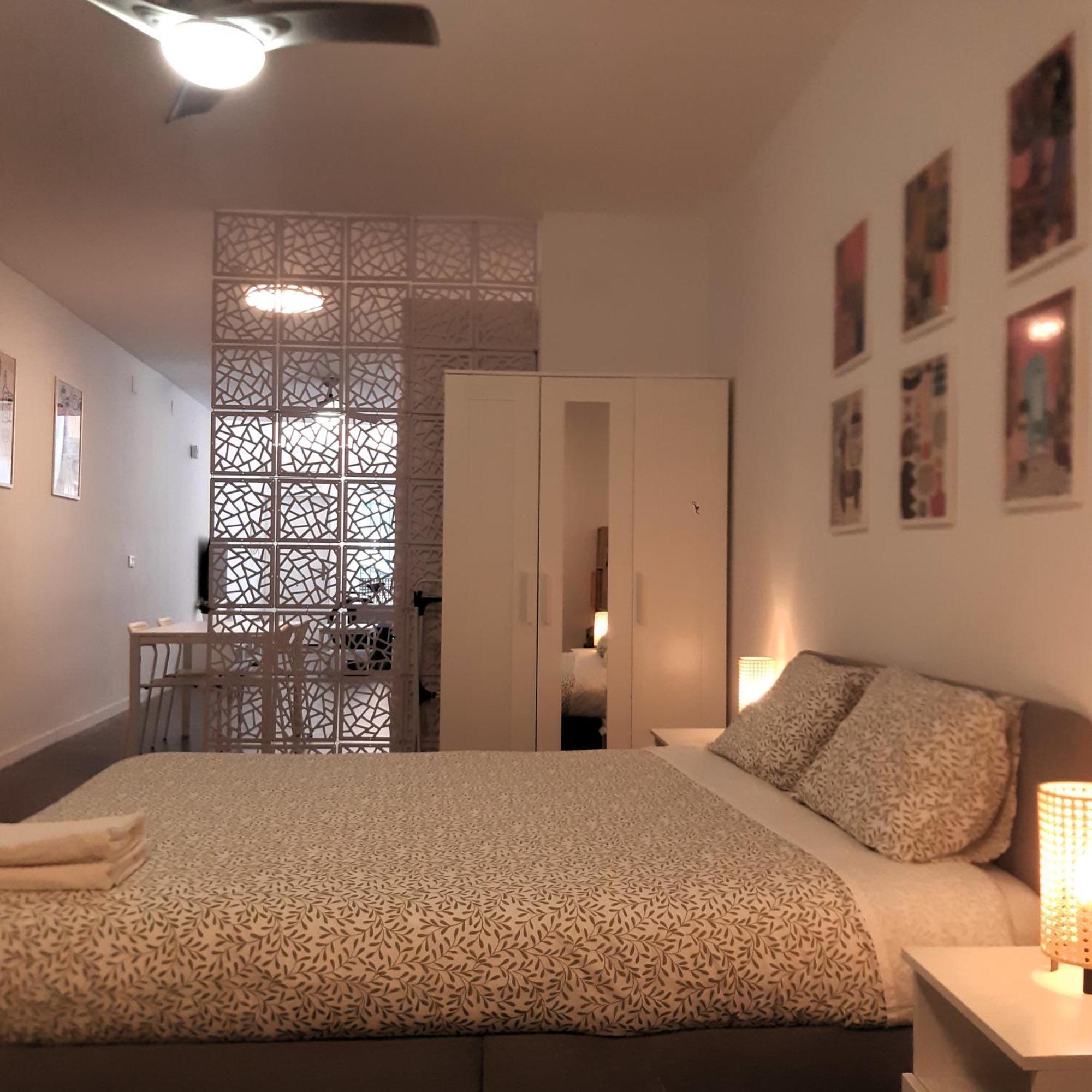 La Caramba Amplio Apartamento En La Playa Malaga Luaran gambar