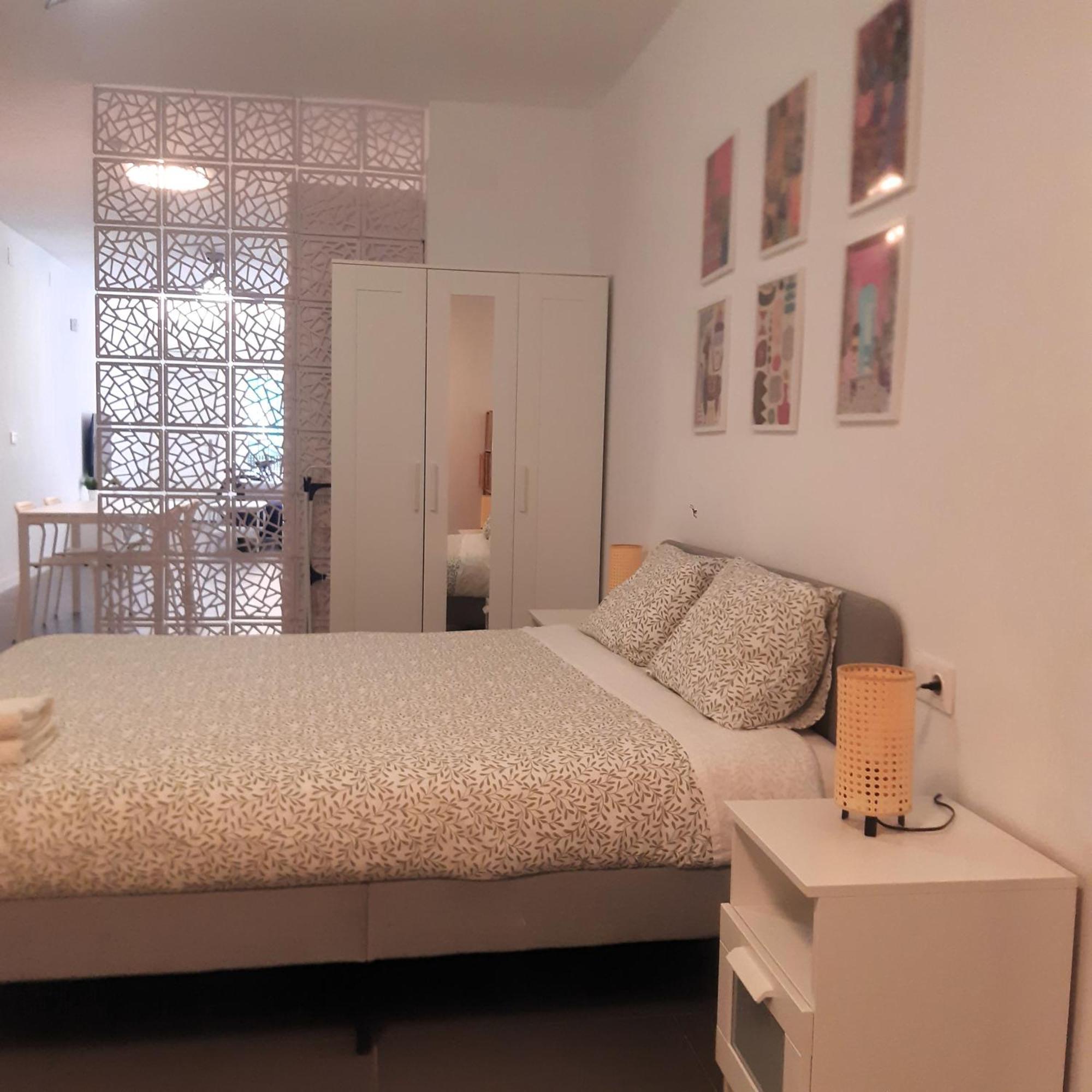 La Caramba Amplio Apartamento En La Playa Malaga Luaran gambar